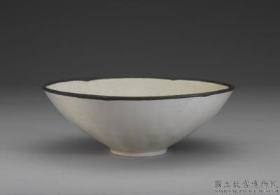 图片[2]-Bowl with immpressed floral decoration, Ding ware, Song dynasty (960-1279)-China Archive